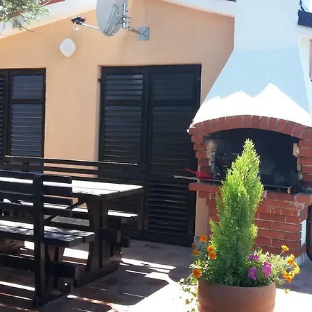 Kika Apartament Ližnjan